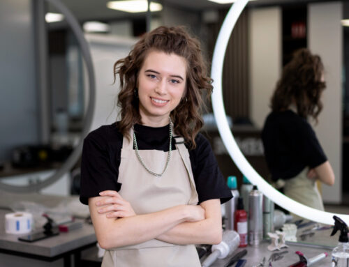 ¿Cómo un estilista profesional transforma tu imagen con un servicio personalizado?